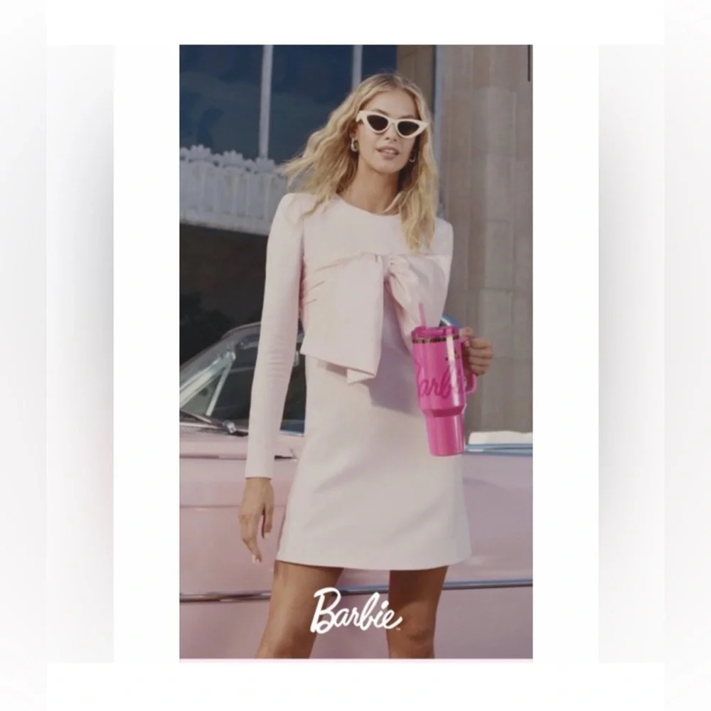 Barbie X Stanley Iconic Pink SuperStar 40OZ Quencher Tumbler - Picture 7 of 8